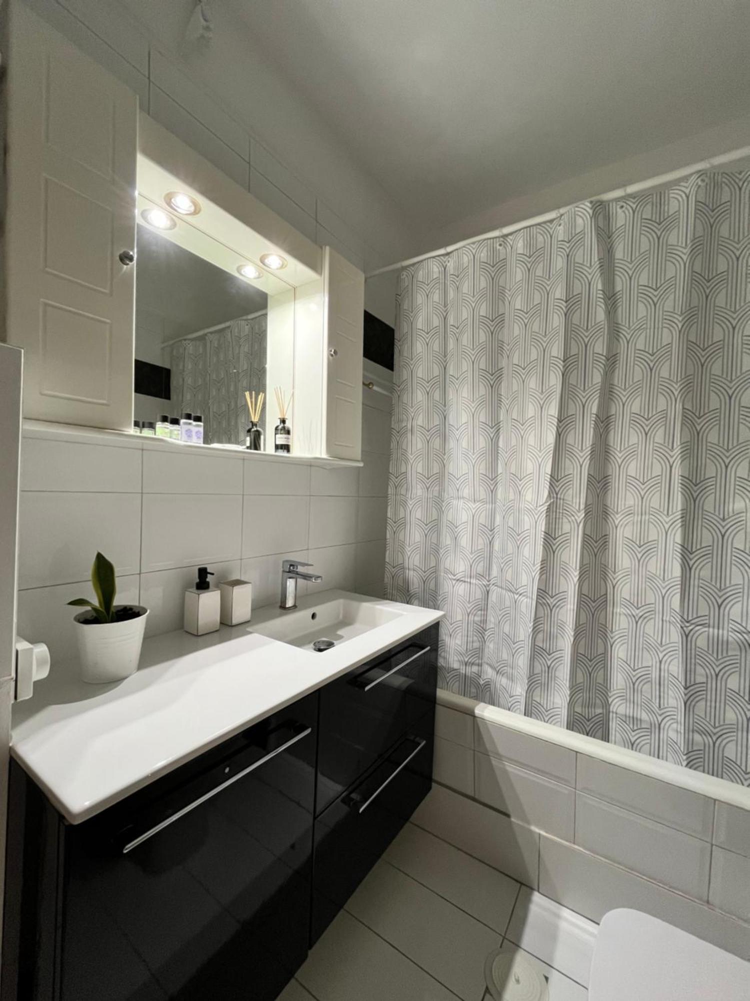 Quiet Apartment With Garden View In Kolonaki Афины Экстерьер фото
